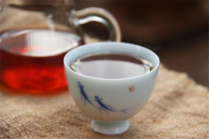 喝茶誤區(qū)：沖泡紅茶之前是不需要洗茶的