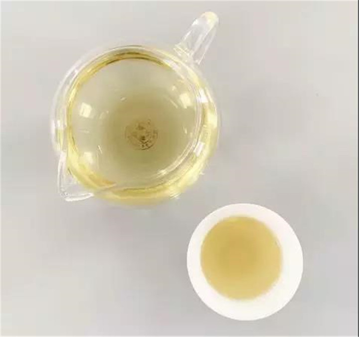 老茶客：藏新白茶，喝老白茶