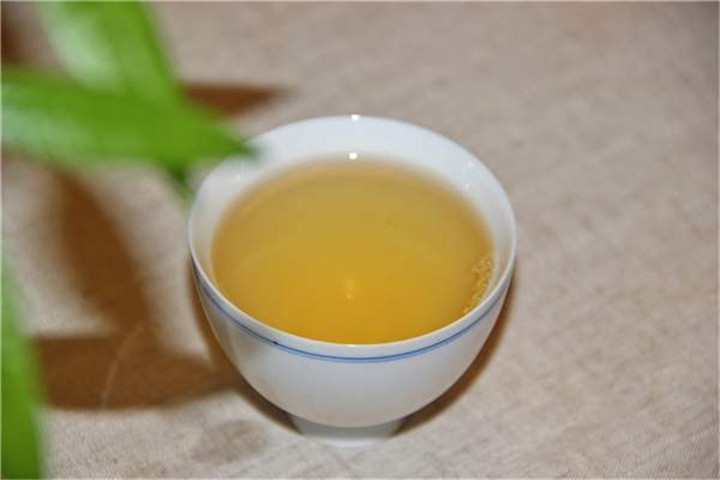 喝杯白茶，養(yǎng)生專家