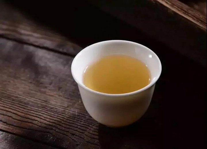 喝茶聞茶香的"正確姿勢(shì)"