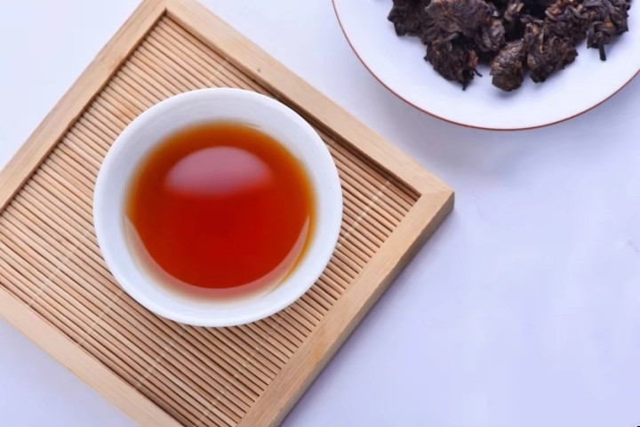 黑茶泡腳有何好處，黑茶汁足浴的功效