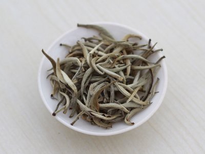 白茶品質(zhì)如何區(qū)分，白茶的優(yōu)劣質(zhì)量辨別方法