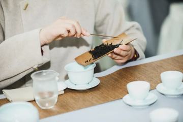 路過人間煙火，茶，便有了芳名