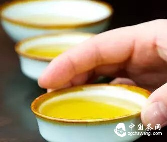 茶，苦澀得只剩無奈，思念，誰人又懂?