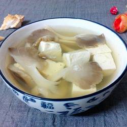 平菇豆腐湯