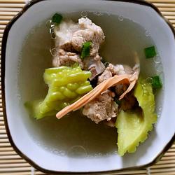 脊骨魷魚(yú)苦瓜湯