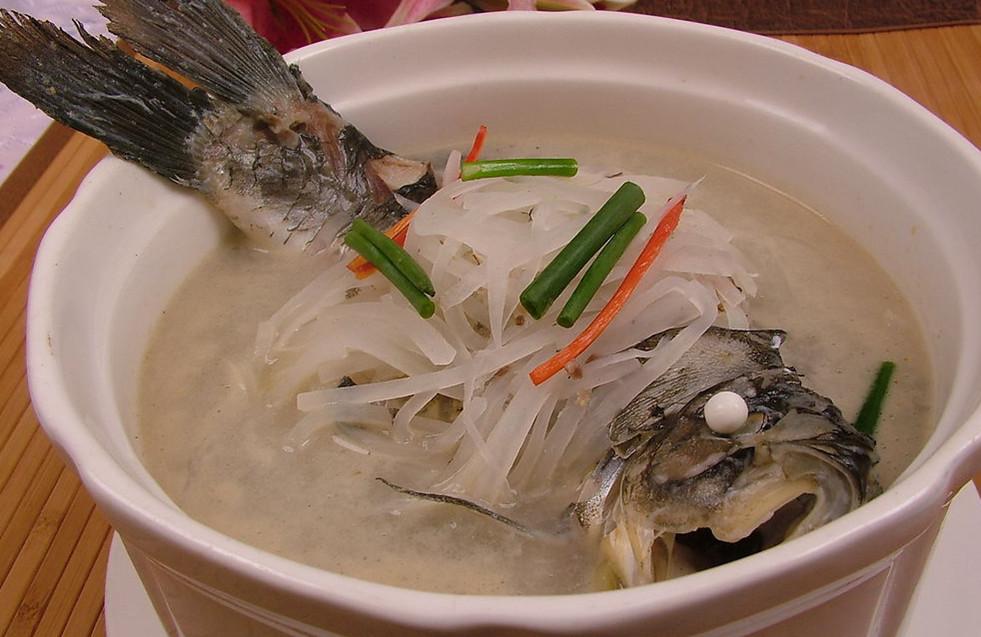 冬季養(yǎng)生湯：蘿卜鯽魚湯