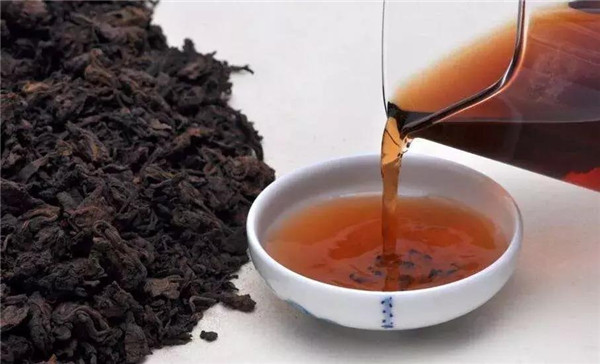 怎樣看黑茶湯色（評審黑茶湯色之美）