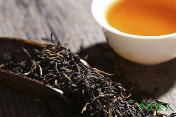 黑茶和紅茶的區(qū)別_黑茶和紅茶有什么不一樣