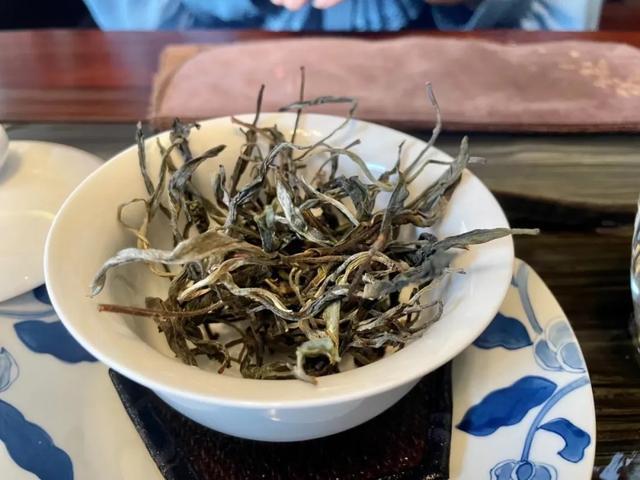 買普洱茶，買散茶好還是餅茶好？