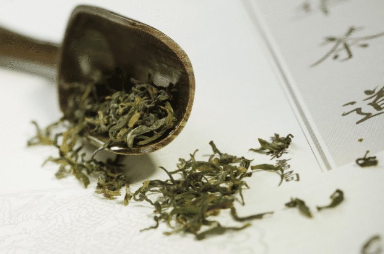 紅茶和綠茶的區(qū)別功效：沖泡水的溫度不同(功效不同)