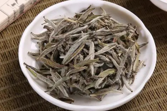 白毫銀針干茶特點(diǎn)