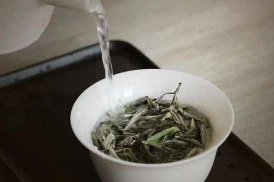 紅茶綠茶白茶哪個(gè)貴