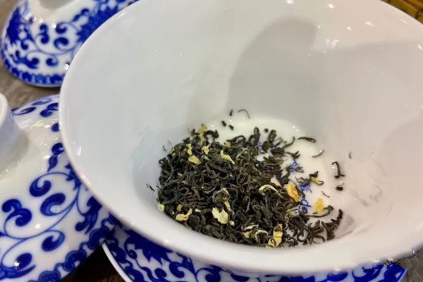 蓋碗茶正確的喝法_蓋碗茶如何喝(掌握五步是關(guān)鍵)